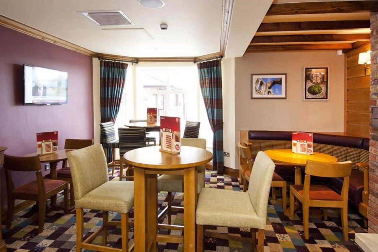 Premier Inn Гластонбери Экстерьер фото