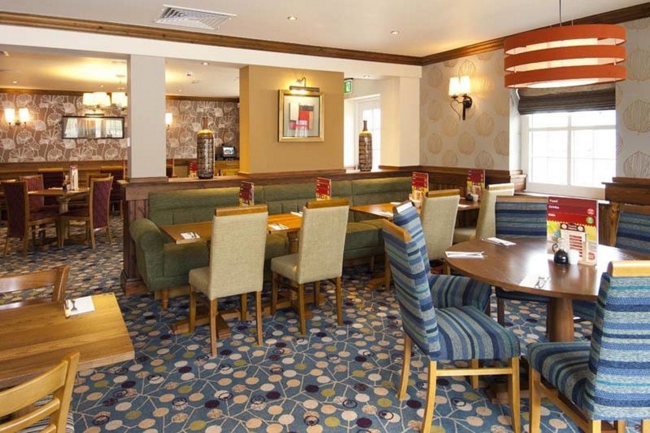 Premier Inn Гластонбери Экстерьер фото