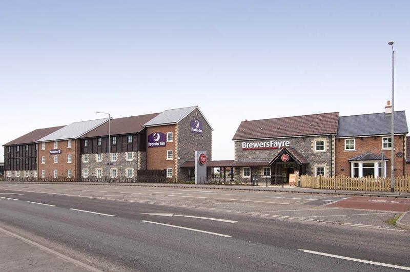 Premier Inn Гластонбери Экстерьер фото