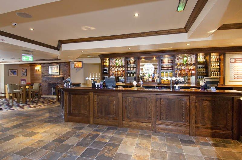 Premier Inn Гластонбери Экстерьер фото