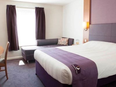 Premier Inn Гластонбери Экстерьер фото